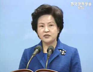 권양숙 여사, 방송통신대 학위 수여식 참석