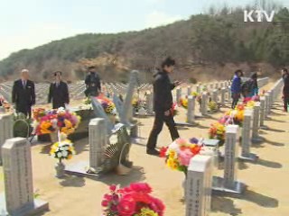 '천안함 1주기' 추모 물결 이어져