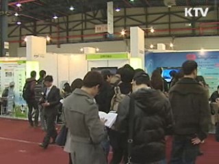 2015년 대졸자가 정년 퇴직자보다 적어져
