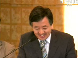 `기자실`열띤토론