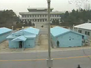 북, 군사 회담 접촉 제의 해 놓고 미사일 발사