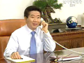 한미정상, 전화 통화 - 외교로 해결