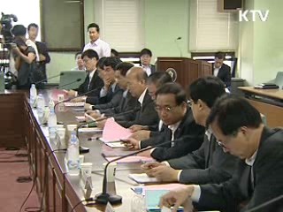 윤증현 장관 "규제 완화로 민간투자 활성화"