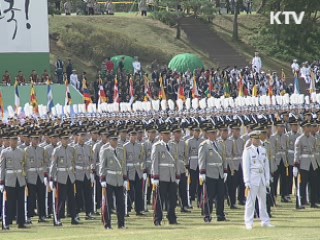 이 대통령 "국방개혁 지속적으로 추진해야"