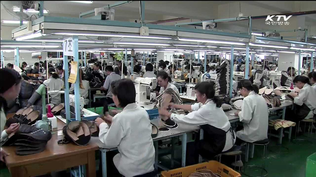 정부, 개성공단 기업에 '임금 동결' 공문 발송