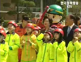 권양숙 여사 `학교 안전점검의 날` 참관
