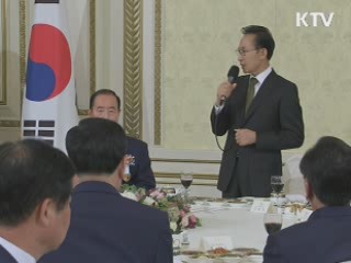 이 대통령 "천안함 북한 소행 부정 부적절"