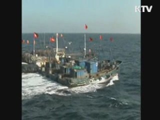 "중국 어선, 북한군 연계 북한인에게 나포"