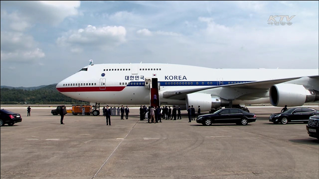 박 대통령, 뉴욕으로 출국…'유엔 외교' 돌입