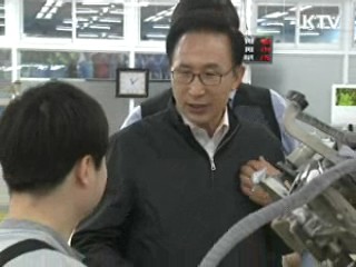 이 대통령, 장애인 고용 우수기업 방문