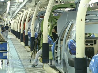 한은, 기준금리 15개월 연속 2% 동결