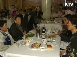 2차 상봉 이틀째 '가족별로 오붓한 시간'