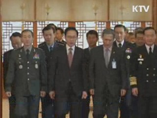 이 대통령 "군대다운 군대 만들어야"