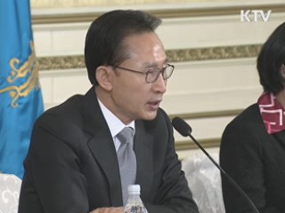 이 대통령 "분단국가,  군사훈련은 당연"