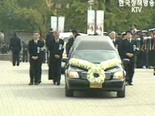 故 최규하 전 대통령 애도 속 영면