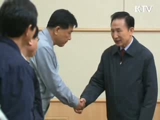 "노사가 먼저 고통 분담해야"