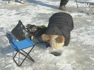 송어 낚고...눈썰매 씽씽