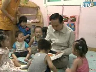 '현장속으로'…이 대통령 보육교사 체험