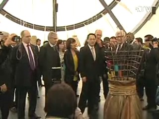 '프라다 트랜스포머' 오늘 개관