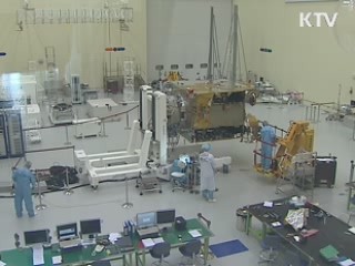 과학기술위성 이송···상단과 본격 조립