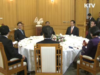 이 대통령 "국민 수준, 정부 수준보다 앞서"