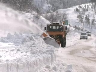 군 닷새째 제설작업 …폭설 피해 최소화
