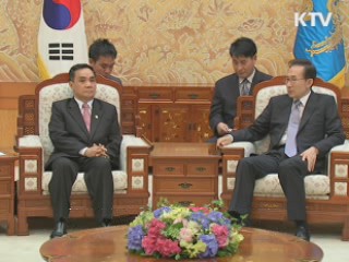 이 대통령, 통싱 라오스 총리 접견
