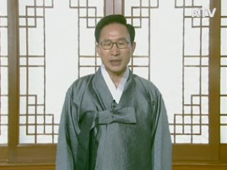 이명박 대통령 "세계로 힘차게 나아갈 때"
