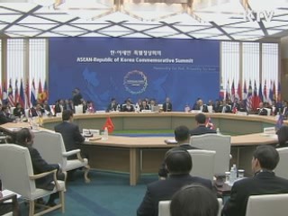 이 대통령, '아세안+3' 참석차 베트남 방문