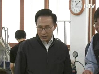 이 대통령, 장애인 고용 우수기업 방문