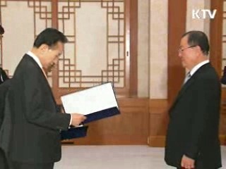 이 대통령, 신임 각료 임명장 수여