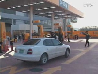 최중경 장관 "대형마트·셀프 주유소 확대"