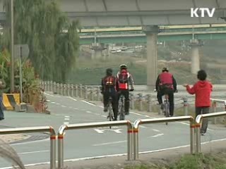 이 대통령 "자전거, 녹색성장 동반자"