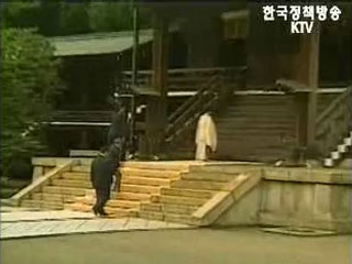 日 국민 37%, 고이즈미 신사참배 반대