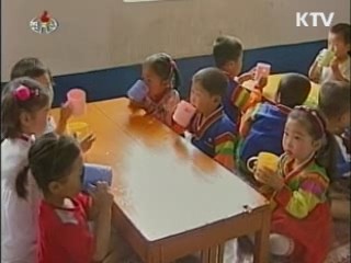 연평도 도발 후 첫 대북 지원 밀가루 전달