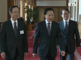 이 대통령 "냉철하게 대응해야"