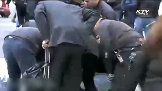 뉴욕 도심 한복판에서 길거리 출산