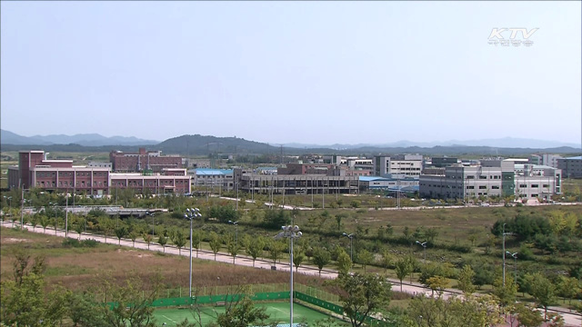 정부 "개성공단 방문, 생산활동 인원만 허용"