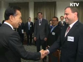 이 대통령 "남북통일 위해 북핵 폐기돼야"