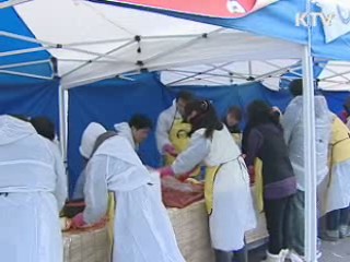 제복 대신 빨간 고무장갑