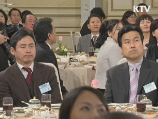 이 대통령, 아동·청소년 교육관계자 격려 오찬