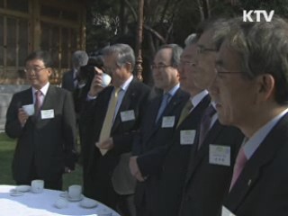 이 대통령 "대학 구조조정, 사회 발전의 과정"