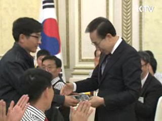 이 대통령 "집배원 사랑받는 직업"