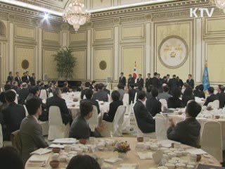 이 대통령 '2회 섬김이 대상' 표창 수여