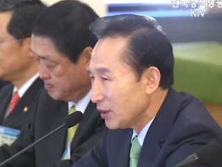 이 대통령, "1~2년간 내수시장 확대해야"