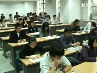 이 대통령 "점수 위주 대입제도 개선해야"