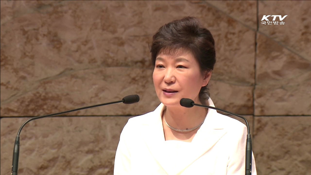 박 대통령, '세월호 참사 위로 기도회' 참석