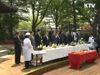 청와대, 국산 돼지고기 시식 행사