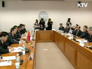 한중 외교장관, 6자회담 재개 노력