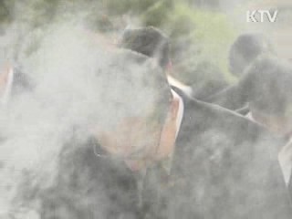 이 대통령, 4.19 민주묘지 참배